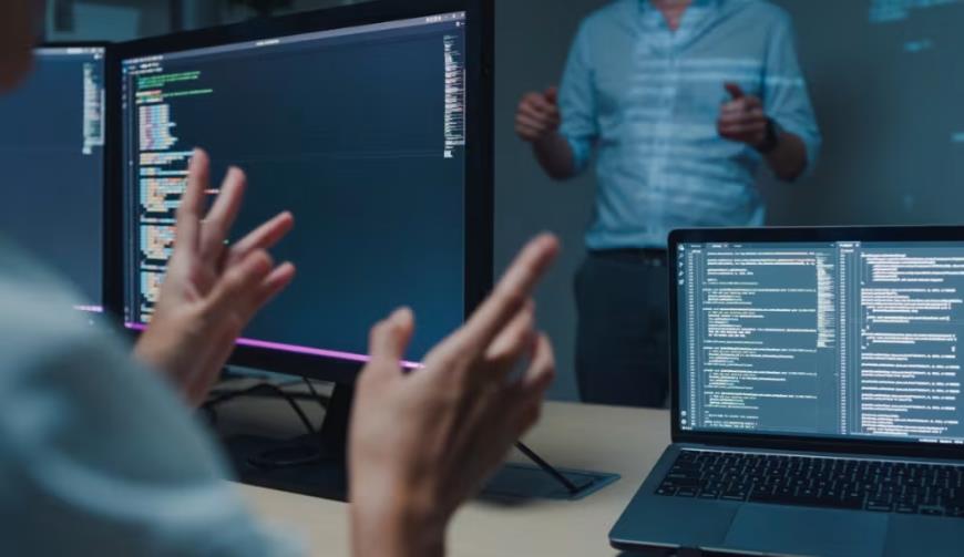 榕江县软件开发公司警示：7大迹象，揪出项目脱轨危机